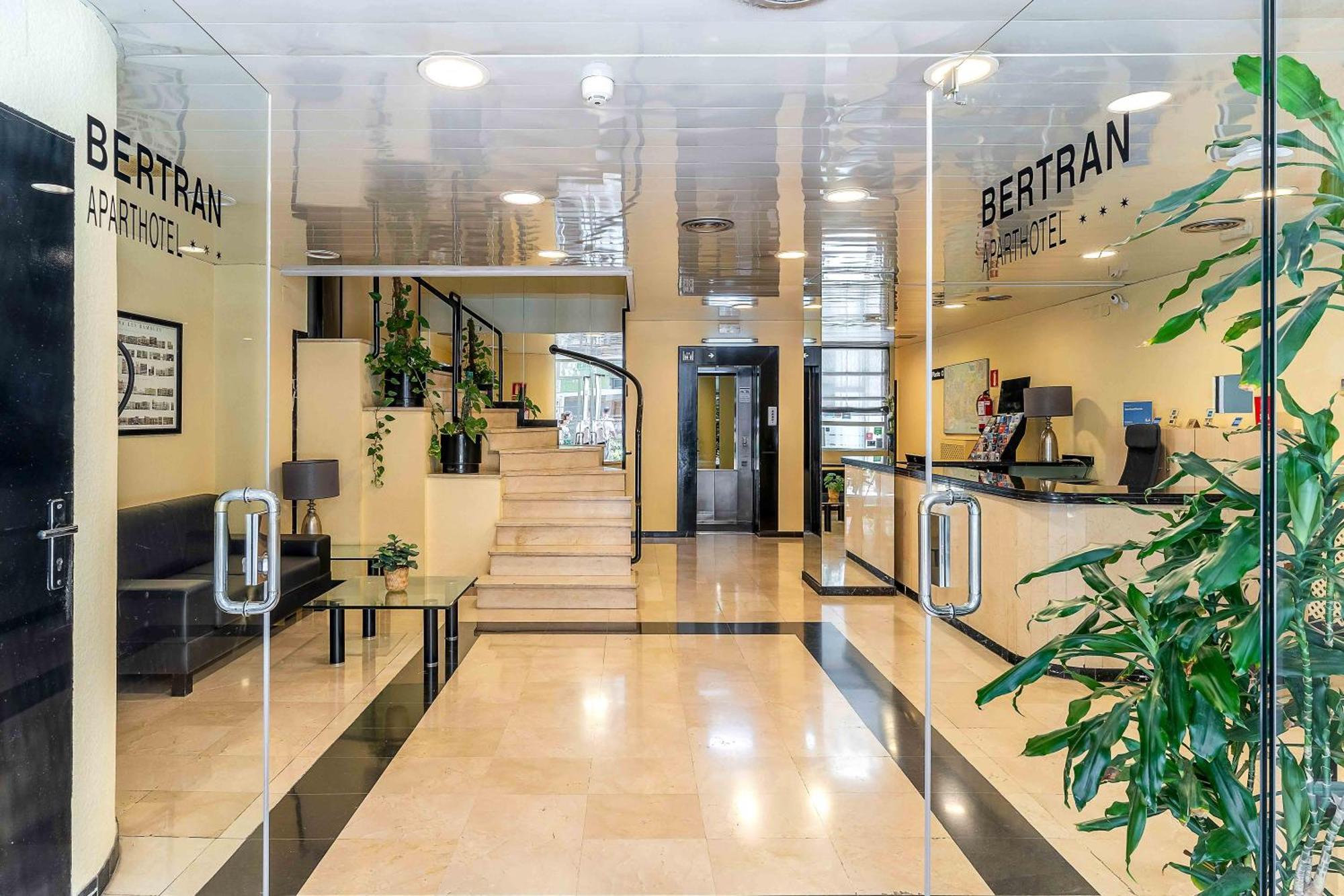 Aparthotel Bertran Barcelona Exterior photo